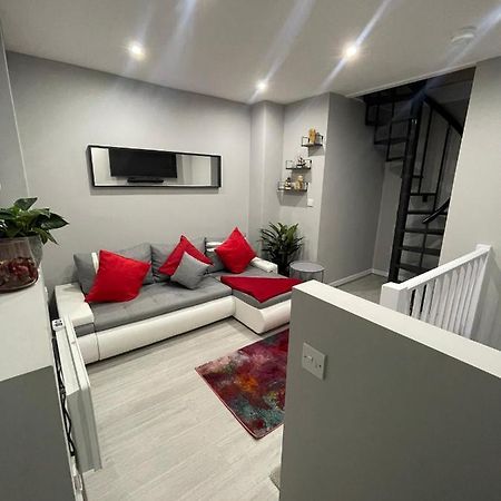 Unique Duplex Apartment Free Parking Free Wi-Fi 6 Minutes From Leeds City Centre Dış mekan fotoğraf
