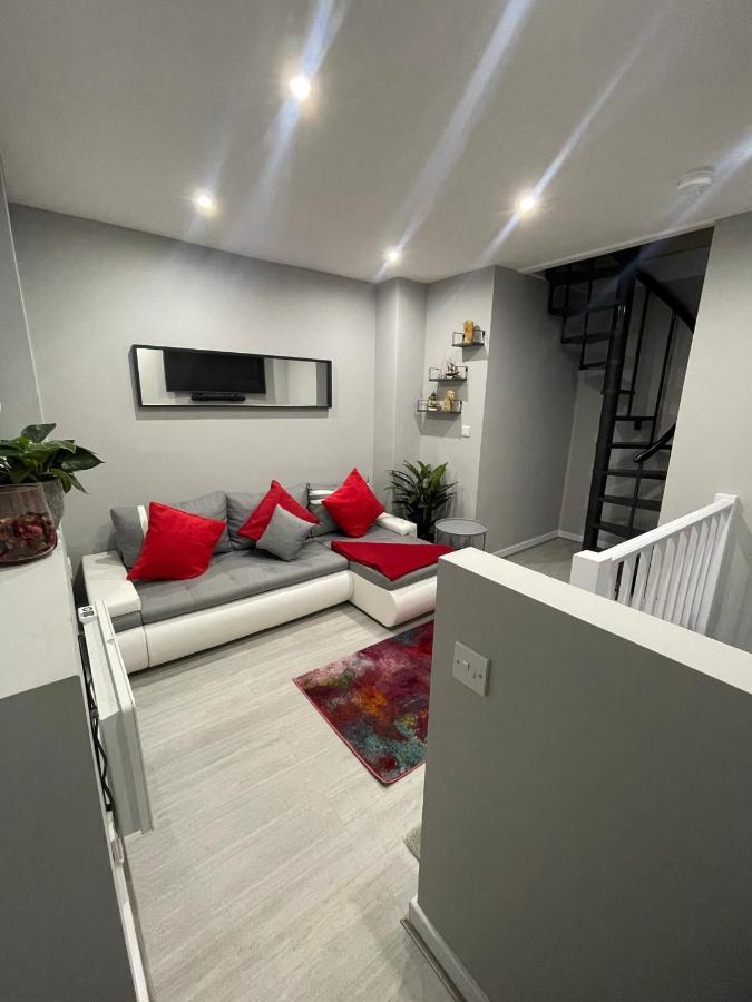 Unique Duplex Apartment Free Parking Free Wi-Fi 6 Minutes From Leeds City Centre Dış mekan fotoğraf