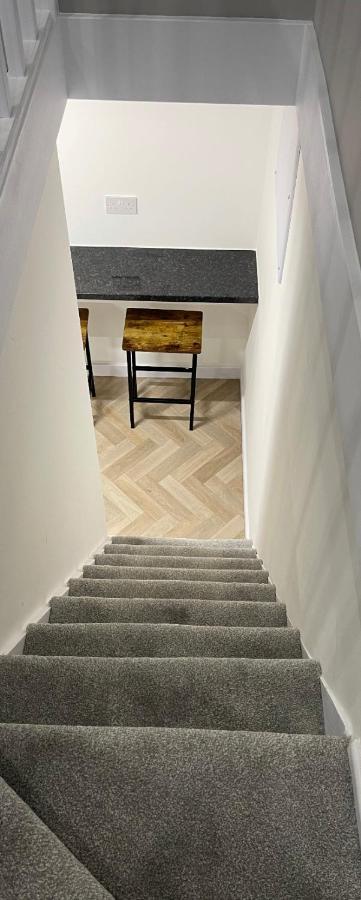 Unique Duplex Apartment Free Parking Free Wi-Fi 6 Minutes From Leeds City Centre Dış mekan fotoğraf
